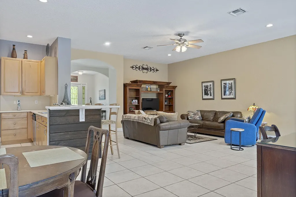 17854 88th Road N The Acreage FL 33470