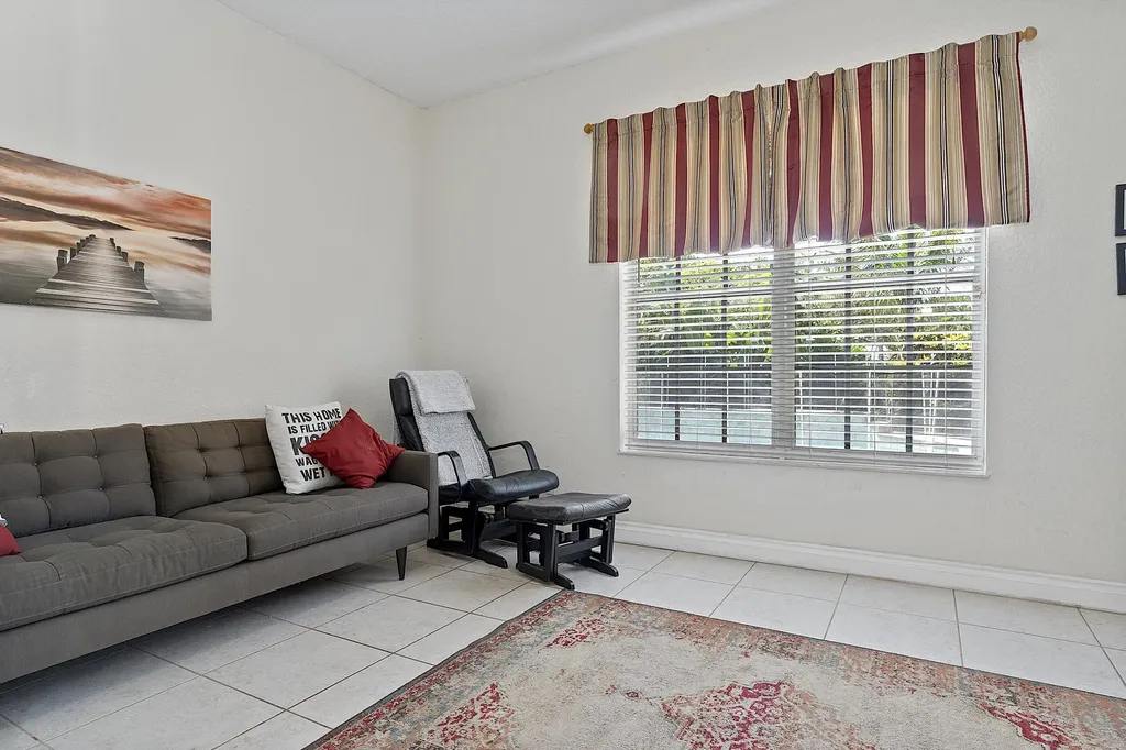 17854 88th Road N The Acreage FL 33470