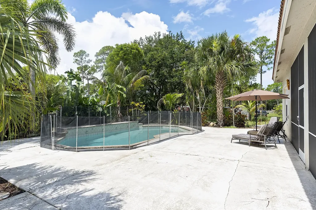 17854 88th Road N The Acreage FL 33470