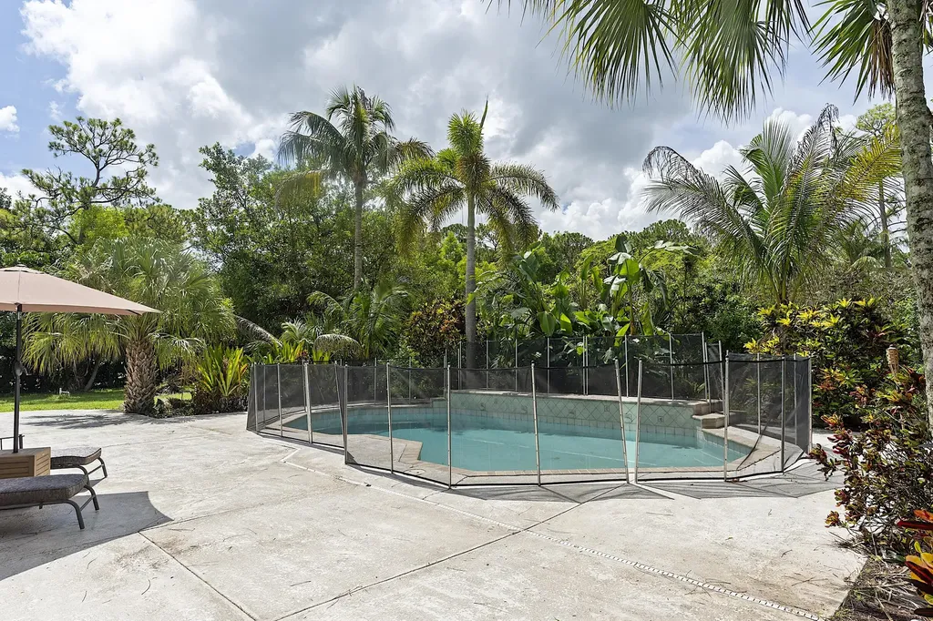 17854 88th Road N The Acreage FL 33470