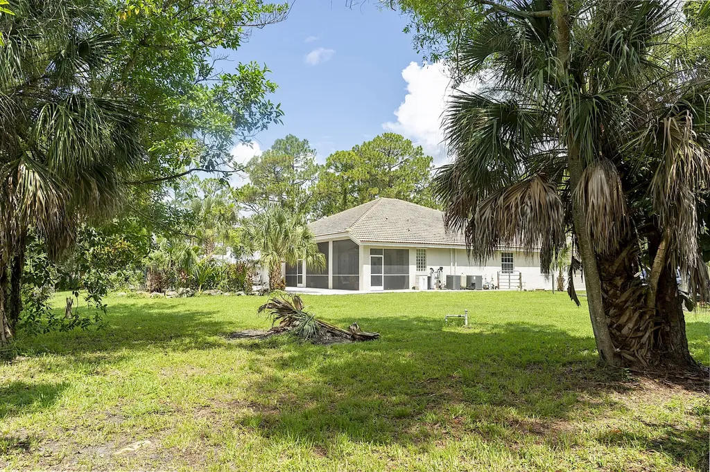 17854 88th Road N The Acreage FL 33470