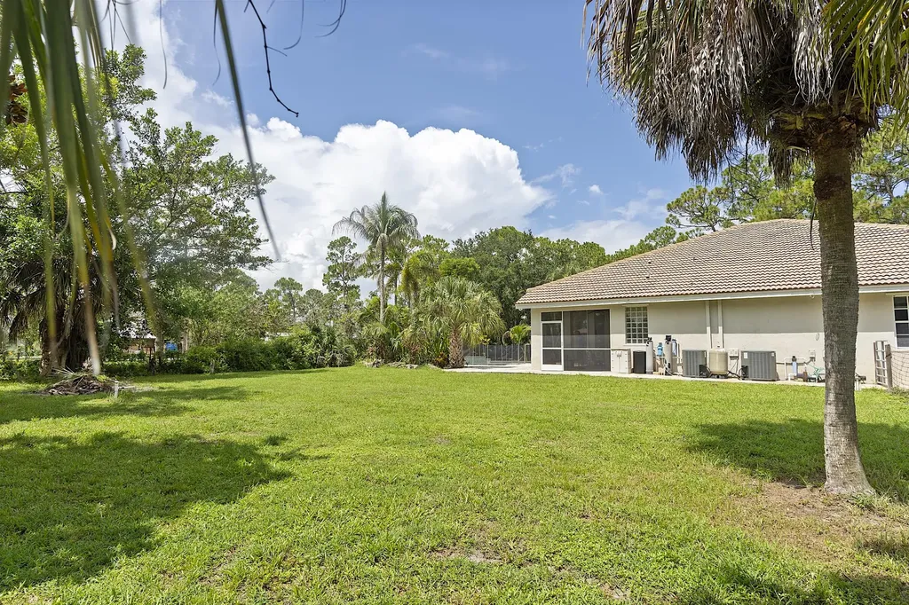 17854 88th Road N The Acreage FL 33470