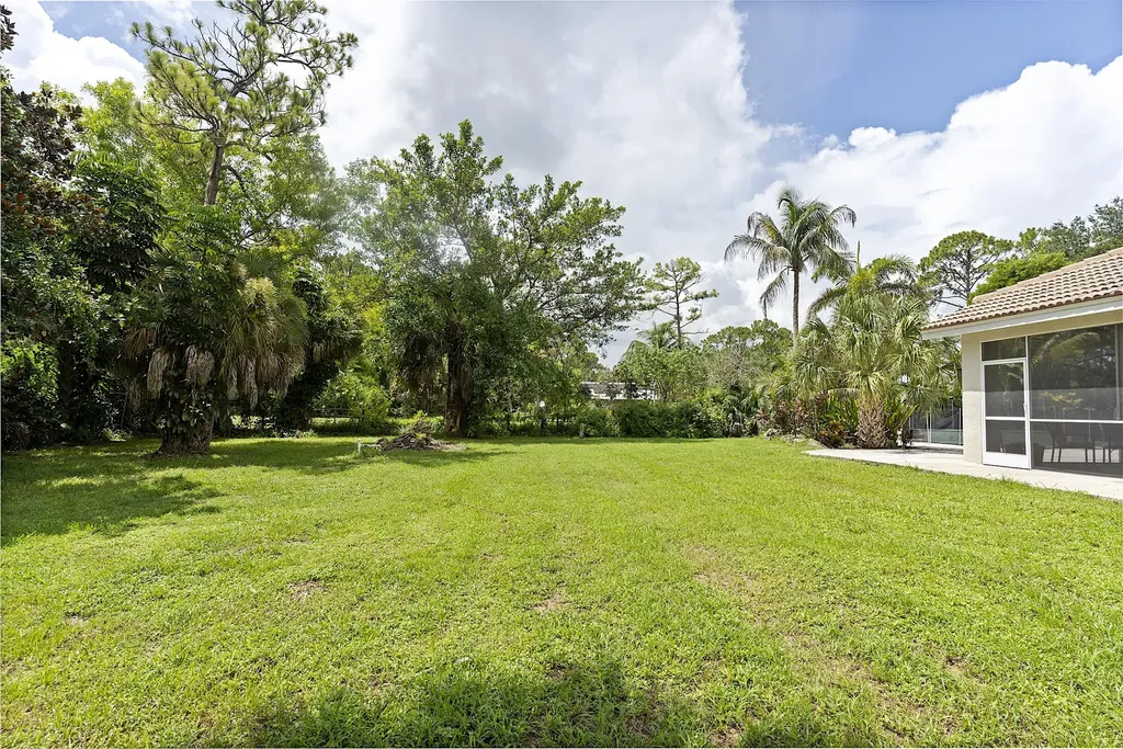 17854 88th Road N The Acreage FL 33470