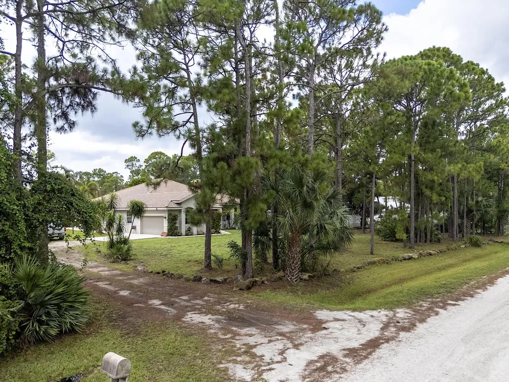 17854 88th Road N The Acreage FL 33470
