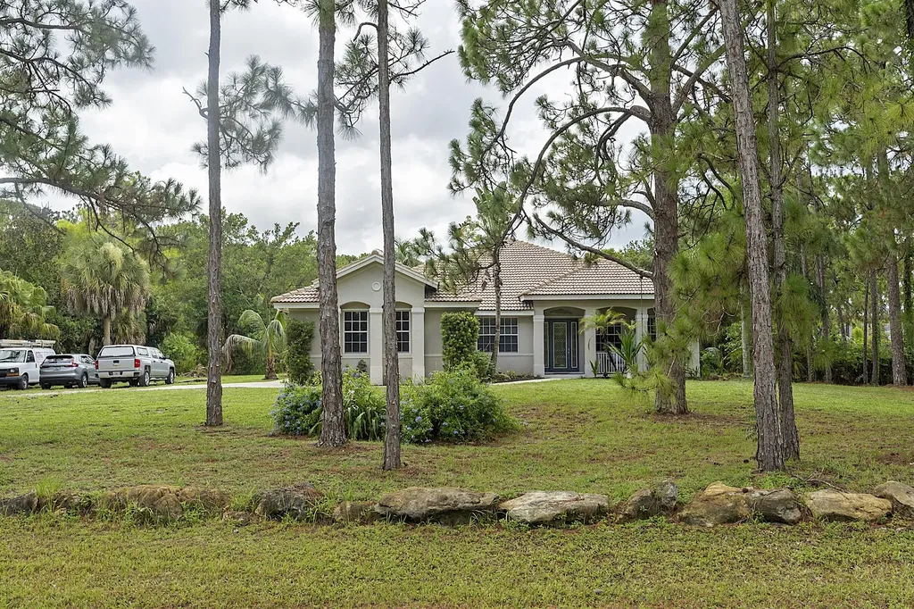 17854 88th Road N The Acreage FL 33470