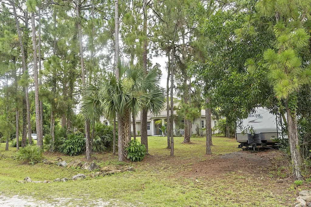 17854 88th Road N The Acreage FL 33470