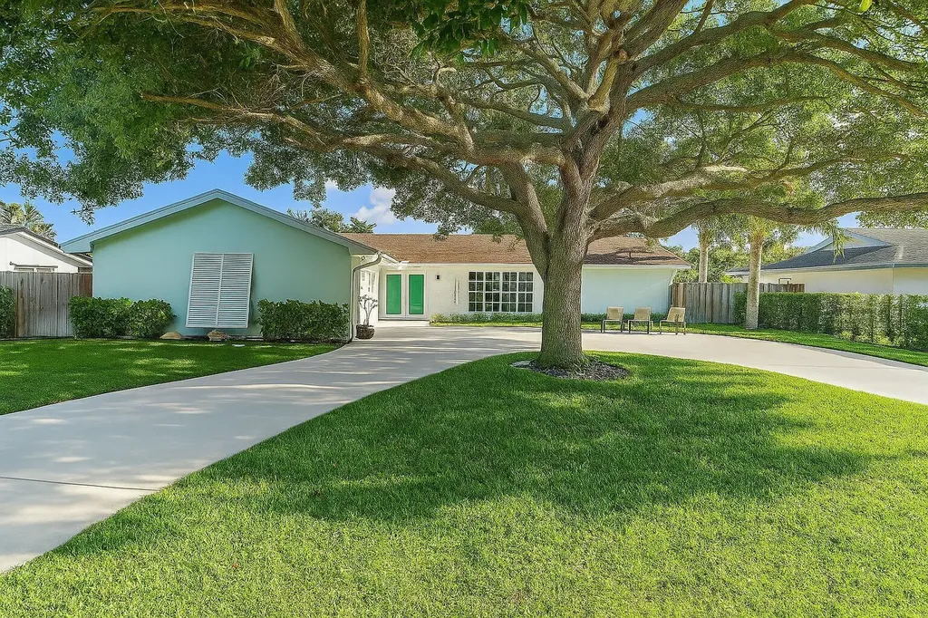 4193 Hyacinth Circle N Palm Beach Gardens FL 33410
