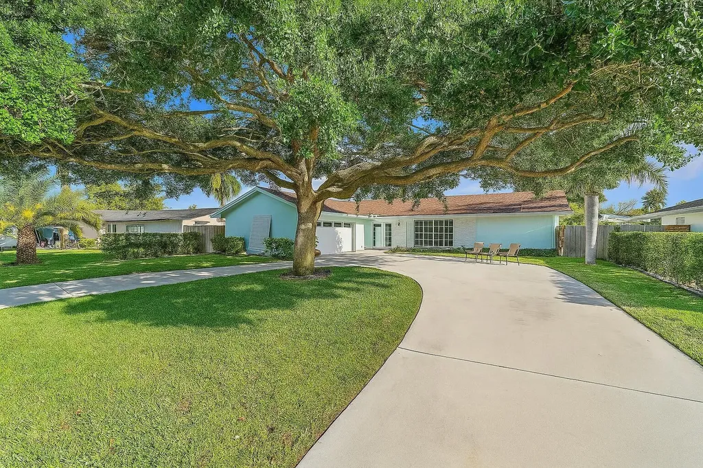 4193 Hyacinth Circle N Palm Beach Gardens FL 33410