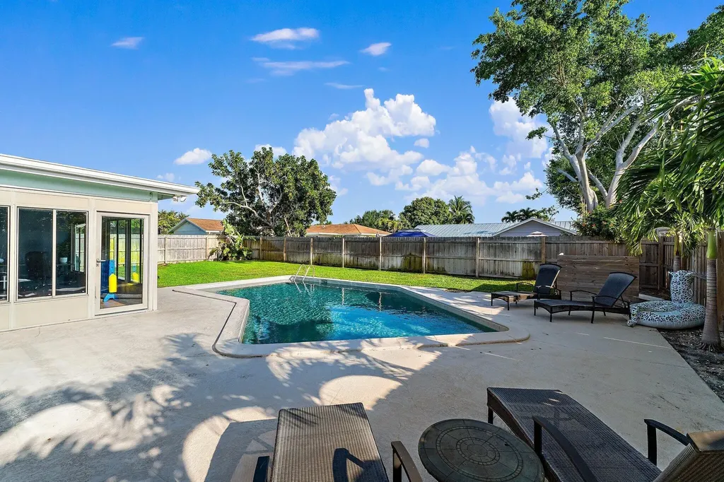4193 Hyacinth Circle N Palm Beach Gardens FL 33410