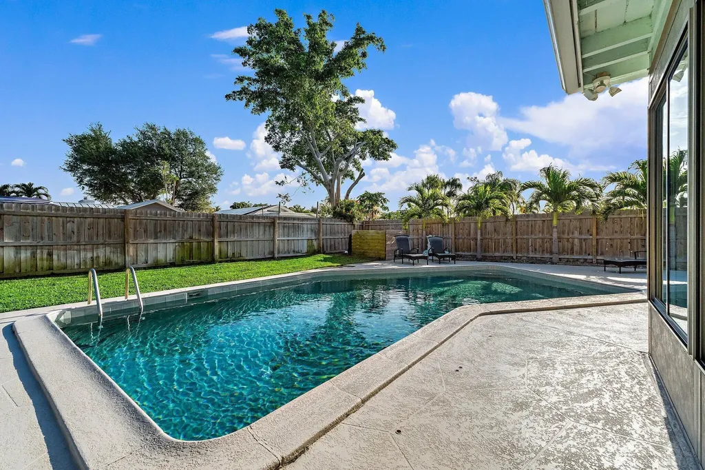 4193 Hyacinth Circle N Palm Beach Gardens FL 33410