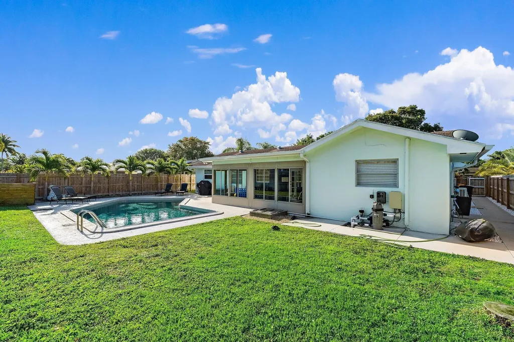 4193 Hyacinth Circle N Palm Beach Gardens FL 33410
