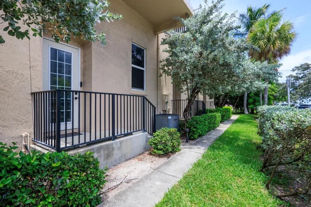 836 SE 20th Avenue SE Deerfield Beach FL 33441