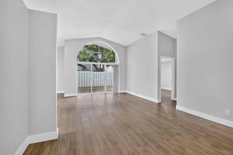 1371 SW 181st Avenue Pembroke Pines FL 33029