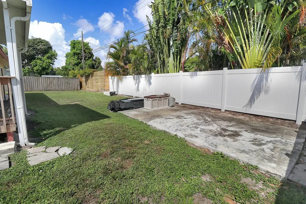 2233 NW 3rd Avenue Boca Raton FL 33431