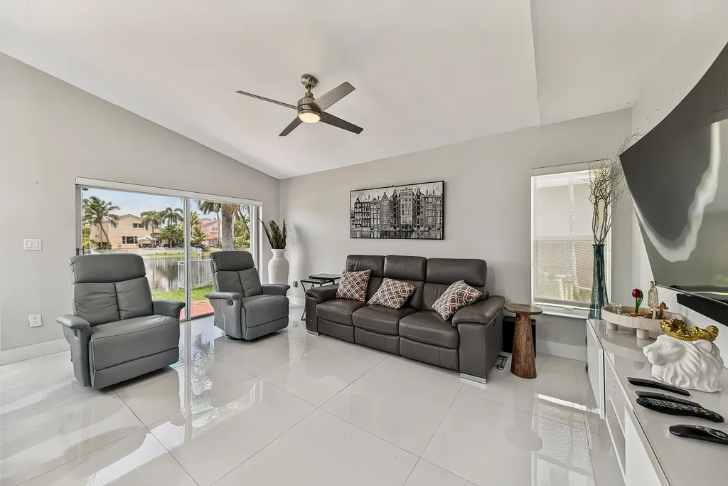 358 SW 188th Terrace Pembroke Pines FL 33029