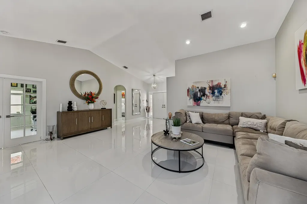 358 SW 188th Terrace Pembroke Pines FL 33029
