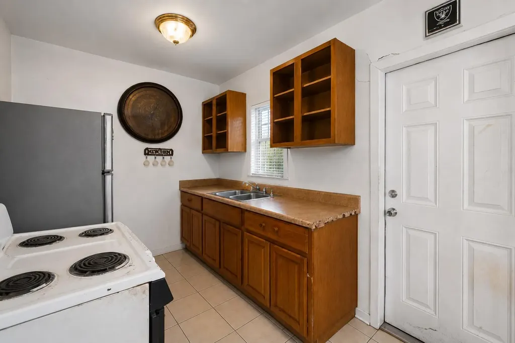 5109 Pinewood Avenue West Palm Beach FL 33407