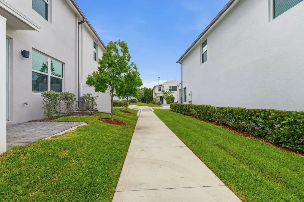 4046 Hot Springs Avenue Palm Springs FL 33461