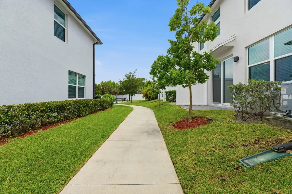 4046 Hot Springs Avenue Palm Springs FL 33461