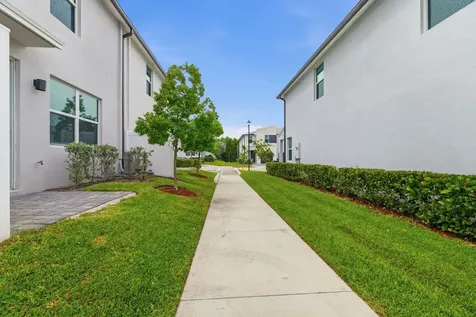 4046 Hot Springs Avenue Palm Springs FL 33461