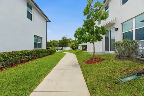 4046 Hot Springs Avenue Palm Springs FL 33461