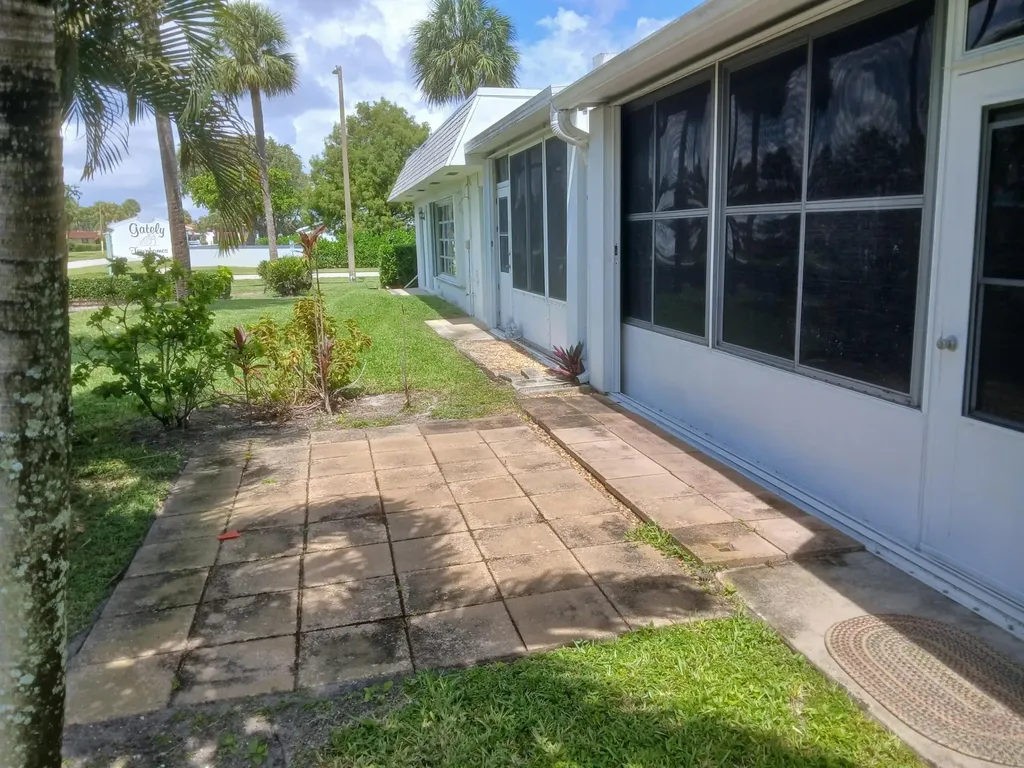 2638 Gately Drive E West Palm Beach FL 33415