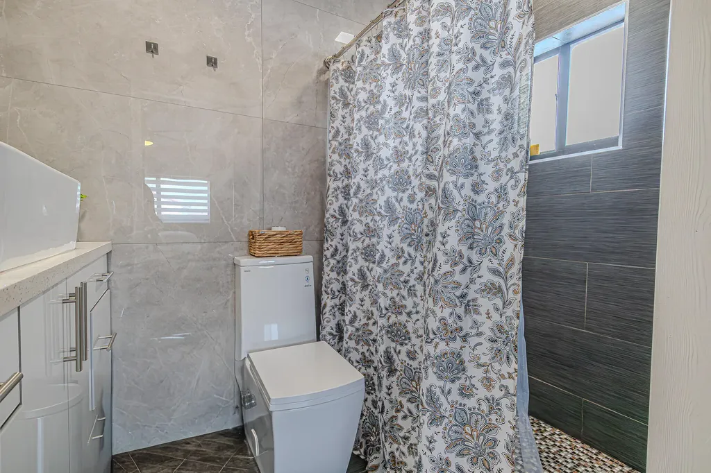 7690 W 29th Way Hialeah FL 33018