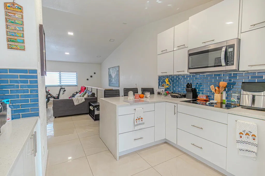 7690 W 29th Way Hialeah FL 33018