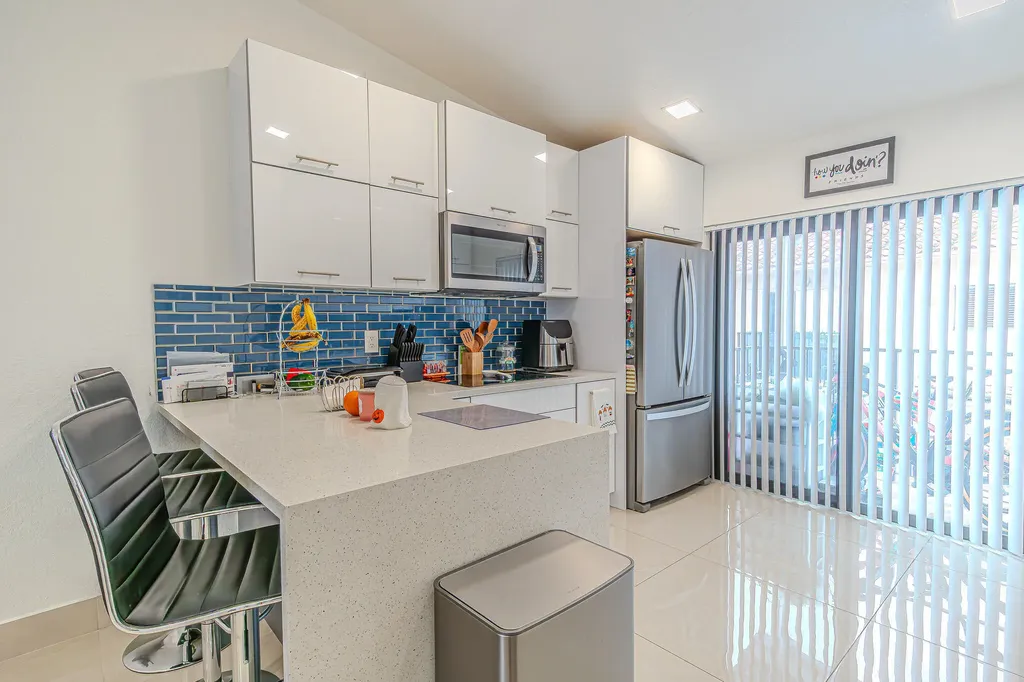 7690 W 29th Way Hialeah FL 33018
