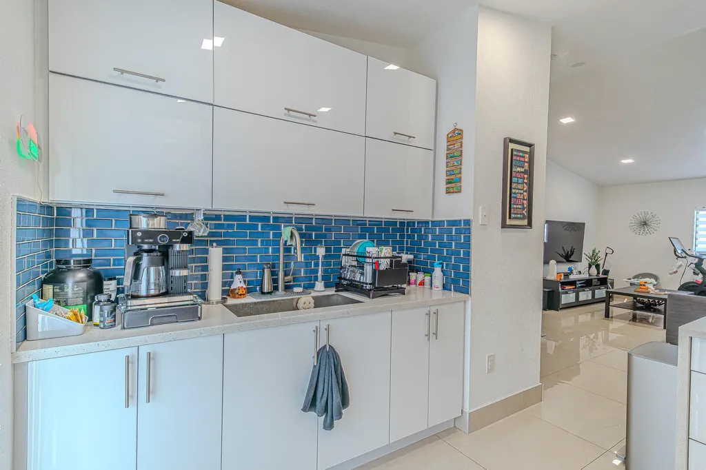 7690 W 29th Way Hialeah FL 33018