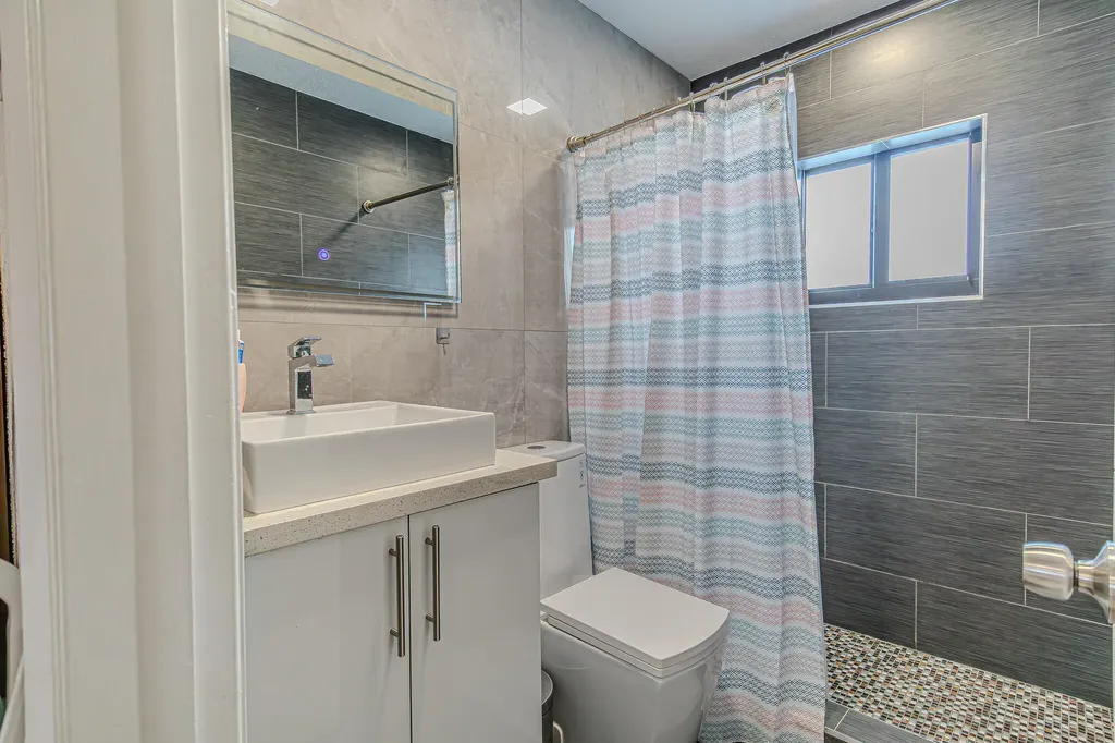 7690 W 29th Way Hialeah FL 33018