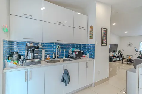 7690 W 29th Way Hialeah FL 33018