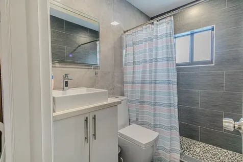 7690 W 29th Way Hialeah FL 33018