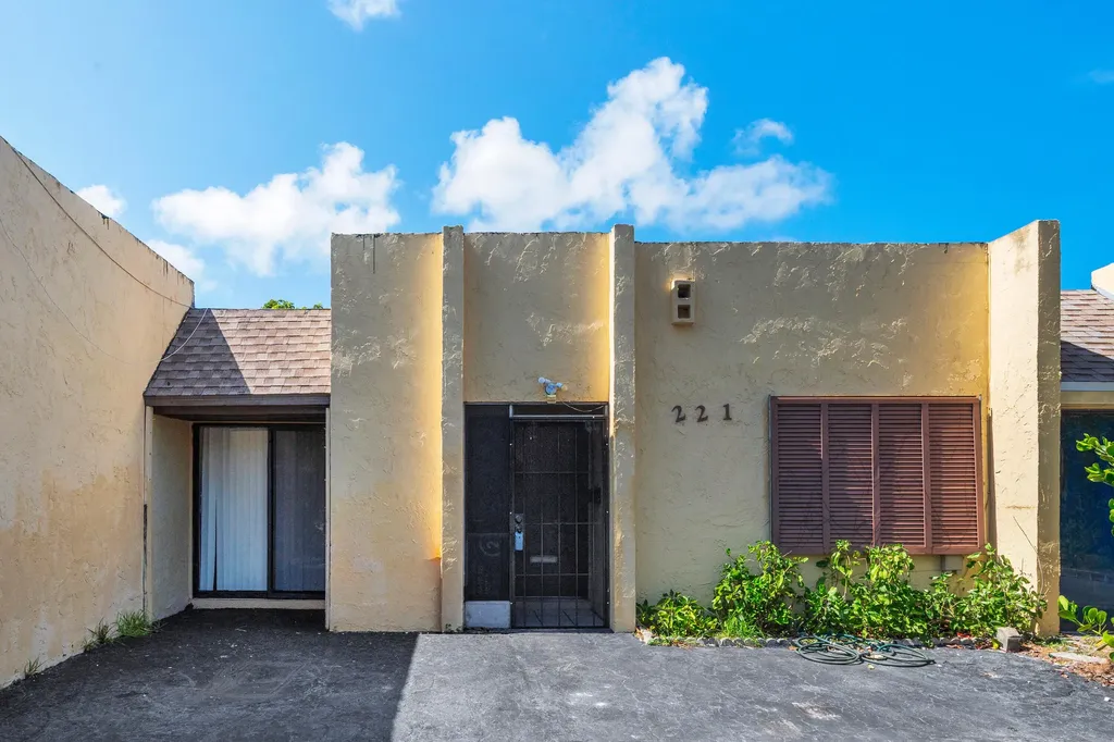 221 NW 43rd Place Deerfield Beach FL 33064