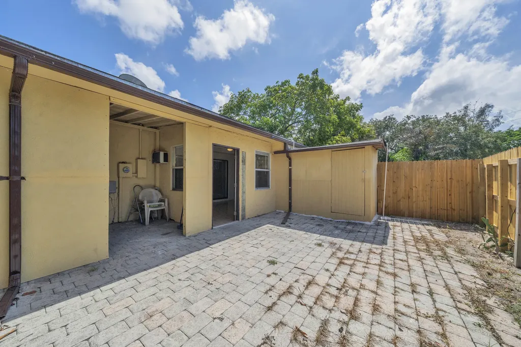 221 NW 43rd Place Deerfield Beach FL 33064