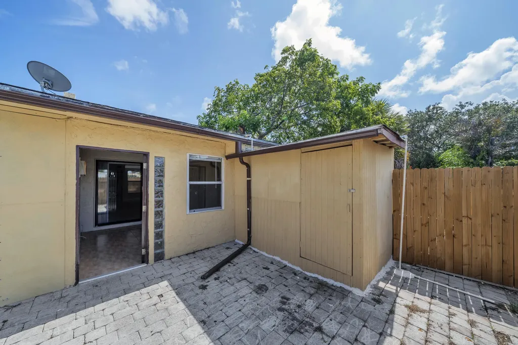 221 NW 43rd Place Deerfield Beach FL 33064