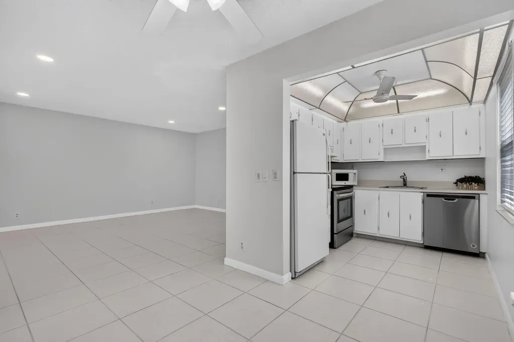 40 Burgundy A Delray Beach FL 33484