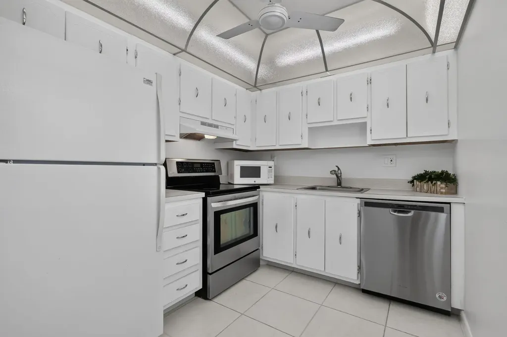 40 Burgundy A Delray Beach FL 33484