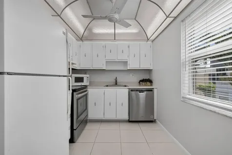 40 Burgundy A Delray Beach FL 33484