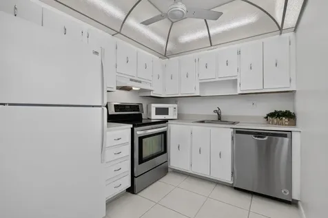 40 Burgundy A Delray Beach FL 33484