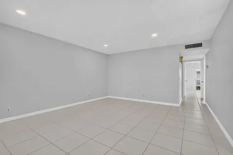 40 Burgundy A Delray Beach FL 33484