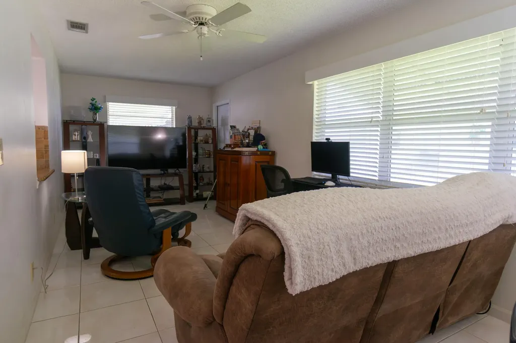 715 SW 18th Street Boynton Beach FL 33426