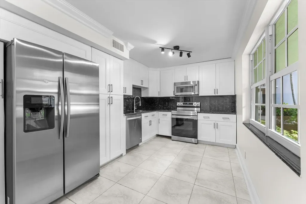 4240 Oaks Terrace Pompano Beach FL 33069