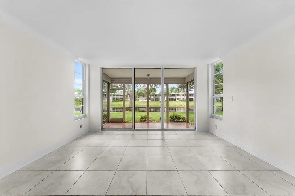 4240 Oaks Terrace Pompano Beach FL 33069