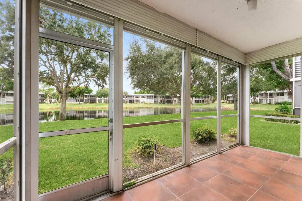 4240 Oaks Terrace Pompano Beach FL 33069