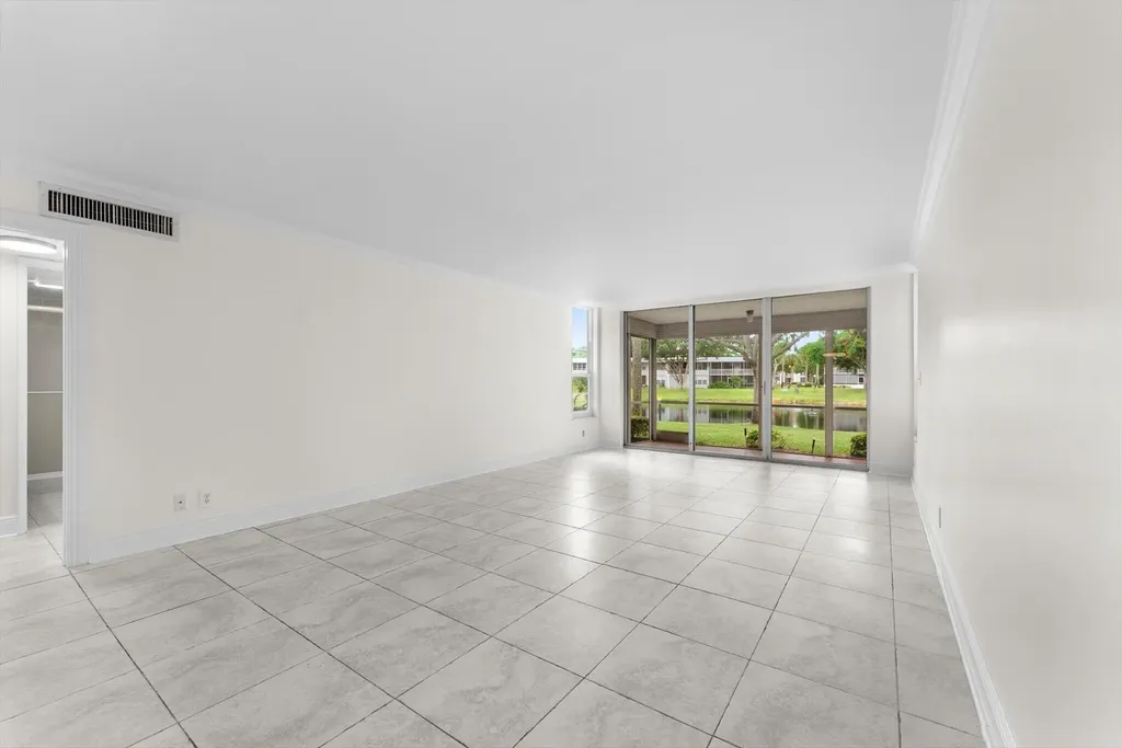 4240 Oaks Terrace Pompano Beach FL 33069