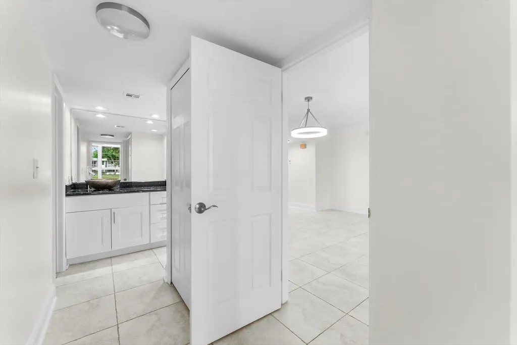 4240 Oaks Terrace Pompano Beach FL 33069