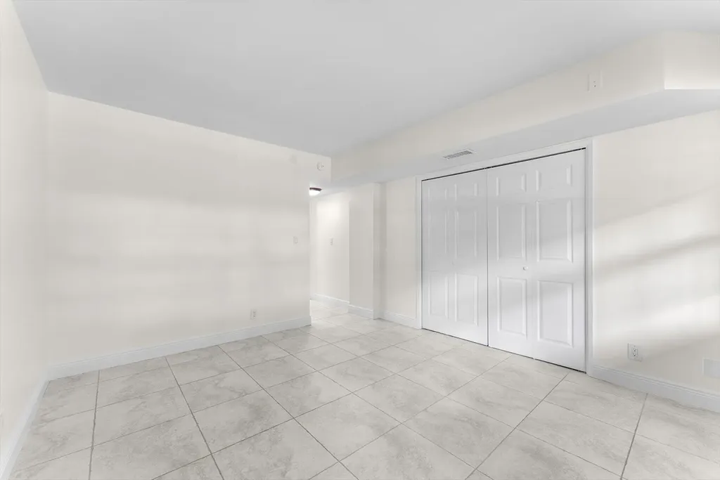 4240 Oaks Terrace Pompano Beach FL 33069