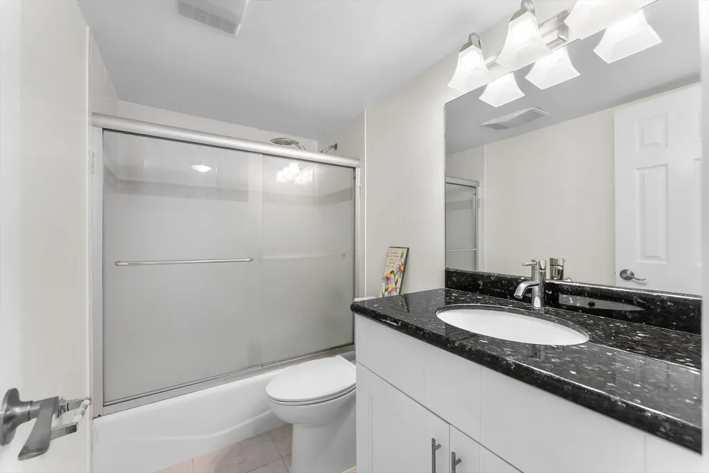4240 Oaks Terrace Pompano Beach FL 33069