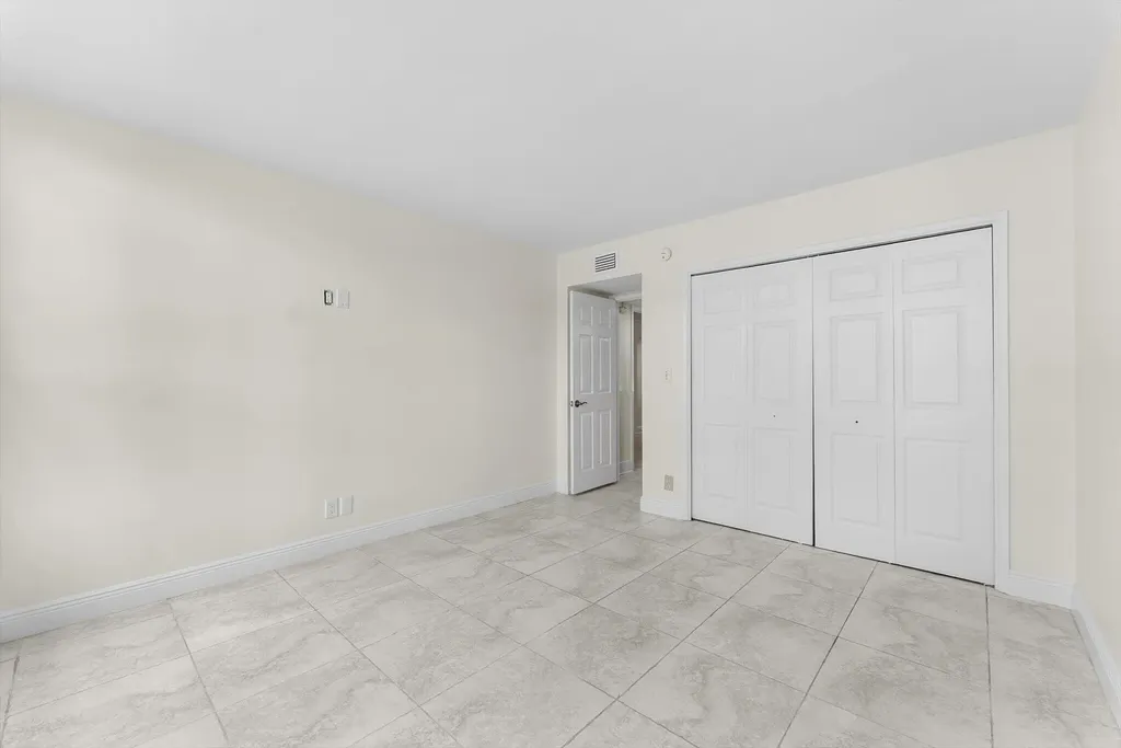 4240 Oaks Terrace Pompano Beach FL 33069